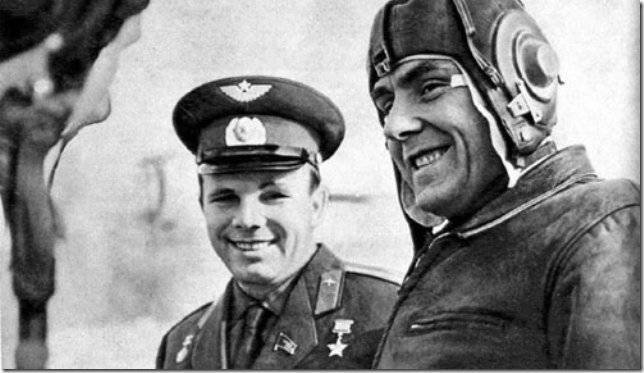 Yuri Gagarin ve Vladimir Komarov